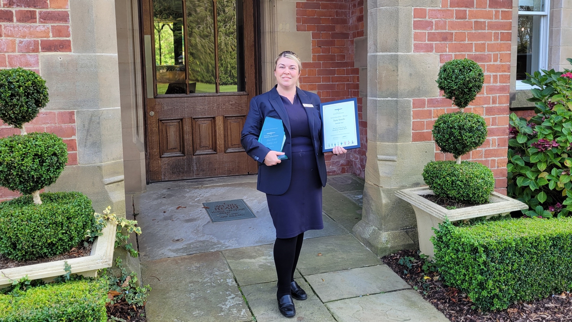 Samantha Smith wins Service Excellence Award